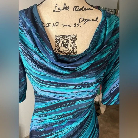 Vintage and Gorgeous- The Bluish colors in this dress are vibrant and Noticeable - Picture 3 of 13